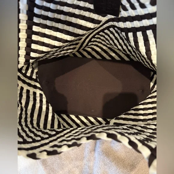 Naghedi St. Barths Medium Tote Striped Geo - Picture 5 of 7